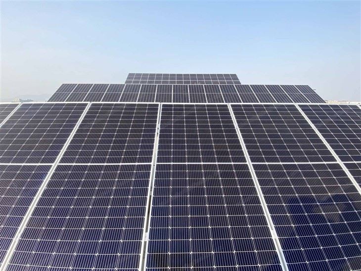 100kW pada tata surya grid