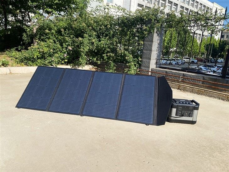 Panel surya portabel 200W untuk di luar ruangan