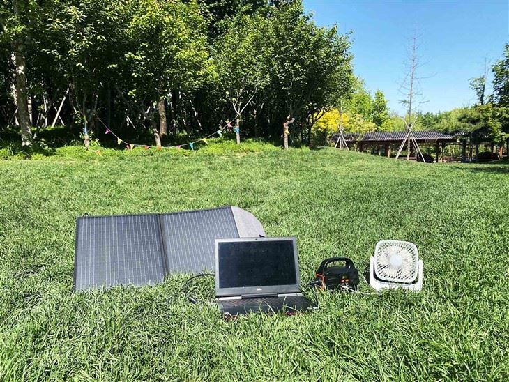 60W Panel Surya Lipat USB DC Output